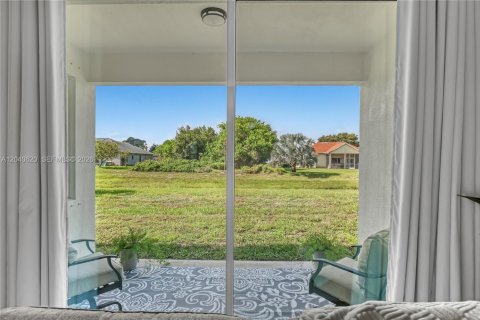 Casa en venta en Port St. Lucie, Florida, 3 dormitorios, 191.47 m2 № 2173372 - foto 7