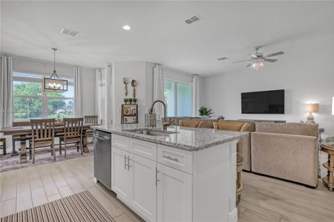 Casa en venta en Port St. Lucie, Florida, 3 dormitorios, 191.47 m2 № 2173372 - foto 12