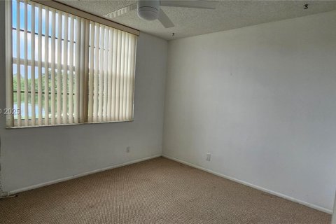 Снять в аренду кондоминиум в Дейви, Флорида 2 спальни, 102.19м2, № 1989356 - фото 16