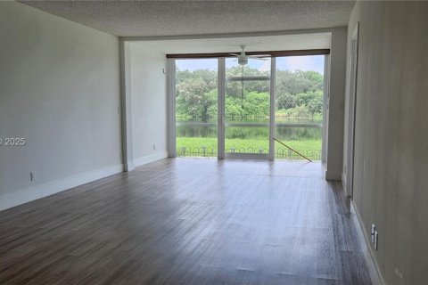 Снять в аренду кондоминиум в Дейви, Флорида 2 спальни, 102.19м2, № 1989356 - фото 2