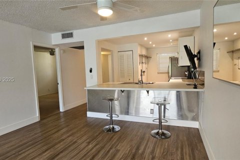 Снять в аренду кондоминиум в Дейви, Флорида 2 спальни, 102.19м2, № 1989356 - фото 3