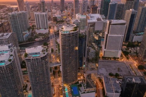 Купить кондоминиум в Майами, Флорида 2 спальни, 116.41м2, № 2251843 - фото 17