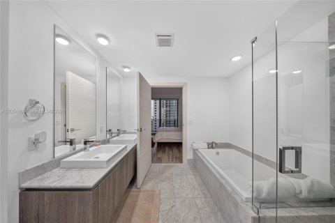 Купить кондоминиум в Майами, Флорида 2 спальни, 116.41м2, № 2251843 - фото 4