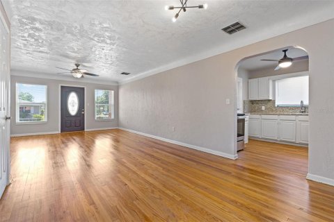 Villa ou maison à louer à Saint Petersburg, Floride: 3 chambres, 146.79 m2 № 1839962 - photo 5