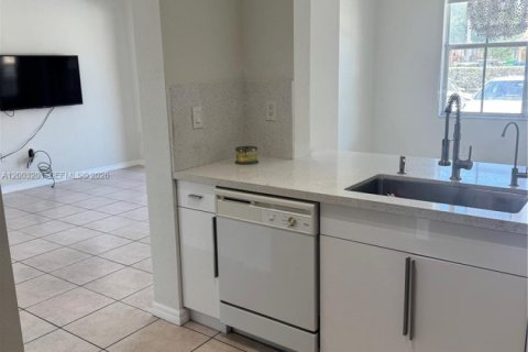 Condo in Miami, Florida, 3 bedrooms  № 2066535 - photo 13