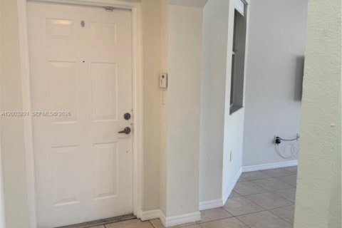 Condo in Miami, Florida, 3 bedrooms  № 2066535 - photo 2