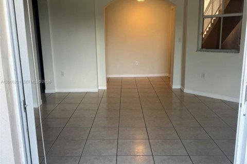 Condo in Miami, Florida, 3 bedrooms  № 2066535 - photo 3