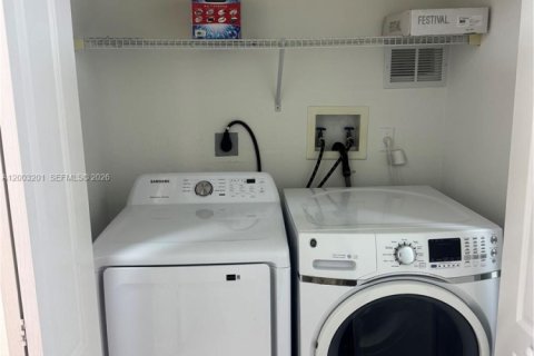 Купить кондоминиум в Майами, Флорида 3 спальни, 117.06м2, № 2066535 - фото 20