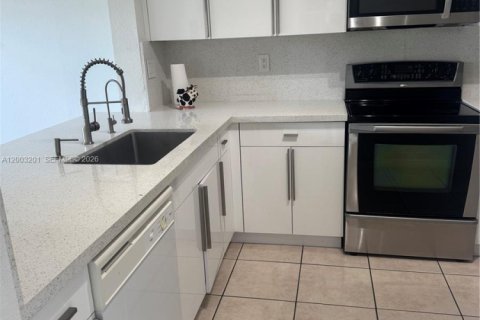 Condo in Miami, Florida, 3 bedrooms  № 2066535 - photo 14