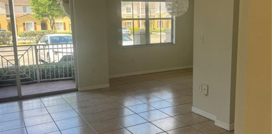 Condo in Miami, Florida, 3 bedrooms  № 2066535