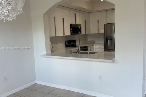 Condo in Miami, Florida, 3 bedrooms  № 2066535 - photo 10