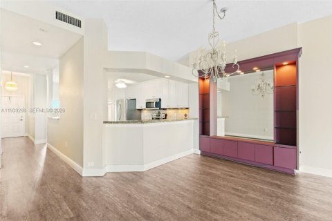 Condo in Tamarac, Florida, 2 bedrooms  № 1997450 - photo 9