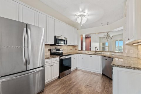 Condo in Tamarac, Florida, 2 bedrooms  № 1997450 - photo 7