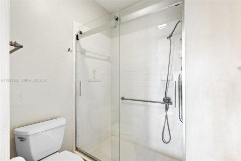 Condo in Tamarac, Florida, 2 bedrooms  № 1997450 - photo 21