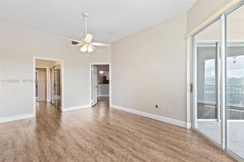 Condo in Tamarac, Florida, 2 bedrooms  № 1997450 - photo 18