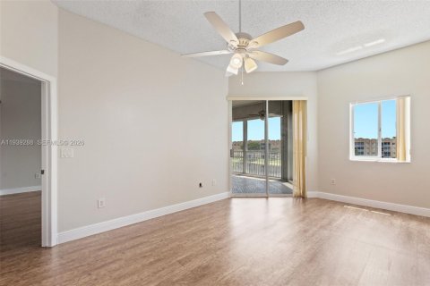 Condo in Tamarac, Florida, 2 bedrooms  № 1997450 - photo 17