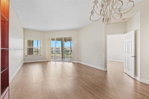 Condo in Tamarac, Florida, 2 bedrooms  № 1997450 - photo 10