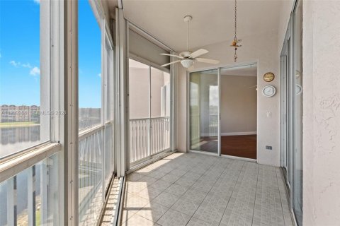 Condo in Tamarac, Florida, 2 bedrooms  № 1997450 - photo 15