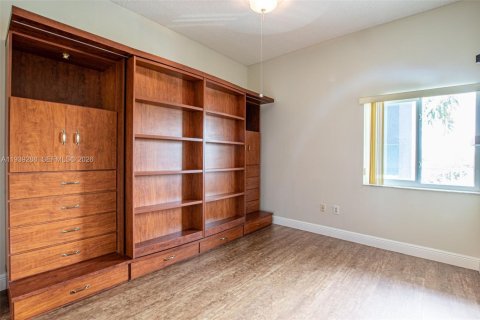 Condo in Tamarac, Florida, 2 bedrooms  № 1997450 - photo 22