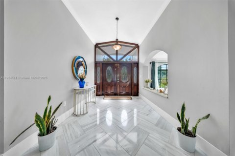 House in Doral, Florida 6 bedrooms, 361.2 sq.m. № 1970015 - photo 7