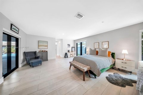 House in Doral, Florida 6 bedrooms, 361.2 sq.m. № 1970015 - photo 16