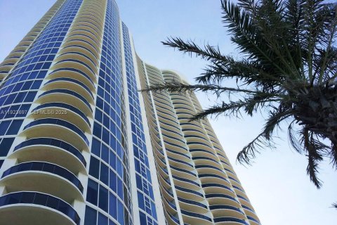 Condominio en venta en Sunny Isles Beach, Florida, 2 dormitorios, 120.87 m2 № 1982475 - foto 1