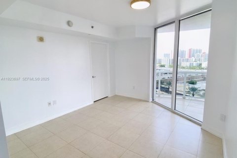 Condominio en venta en Sunny Isles Beach, Florida, 2 dormitorios, 120.87 m2 № 1982475 - foto 7