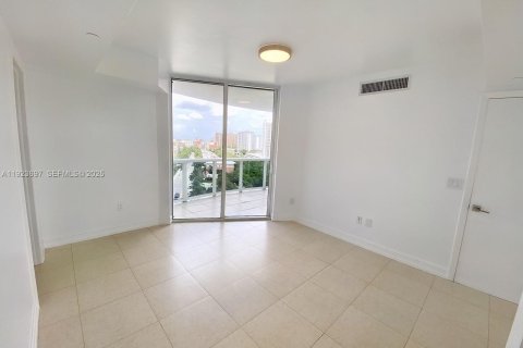 Condominio en venta en Sunny Isles Beach, Florida, 2 dormitorios, 120.87 m2 № 1982475 - foto 8