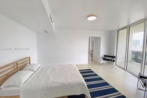 Condominio en venta en Sunny Isles Beach, Florida, 2 dormitorios, 120.87 m2 № 1982475 - foto 11