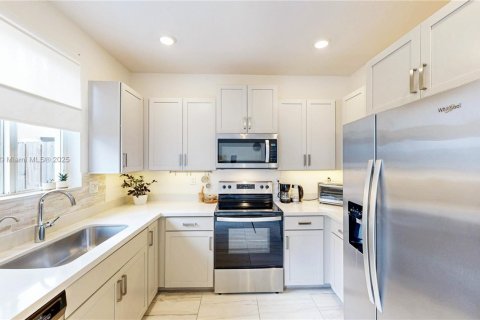 Touwnhouse à vendre à Homestead, Floride: 3 chambres, 120.96 m2 № 1954079 - photo 12