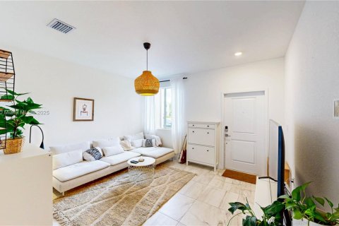 Touwnhouse à vendre à Homestead, Floride: 3 chambres, 120.96 m2 № 1954079 - photo 5