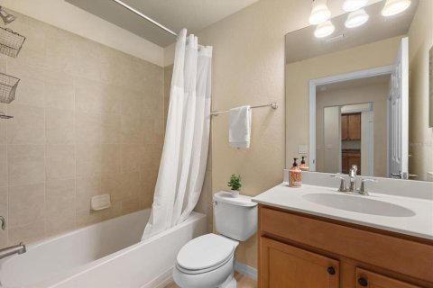 Condo in Bradenton, Florida, 2 bedrooms  № 1430227 - photo 24