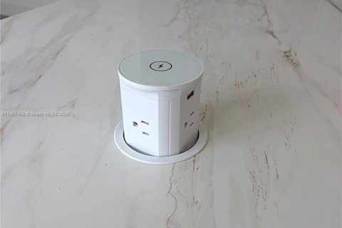 Touwnhouse à vendre à Miami, Floride: 4 chambres, 198.63 m2 № 1965242 - photo 12