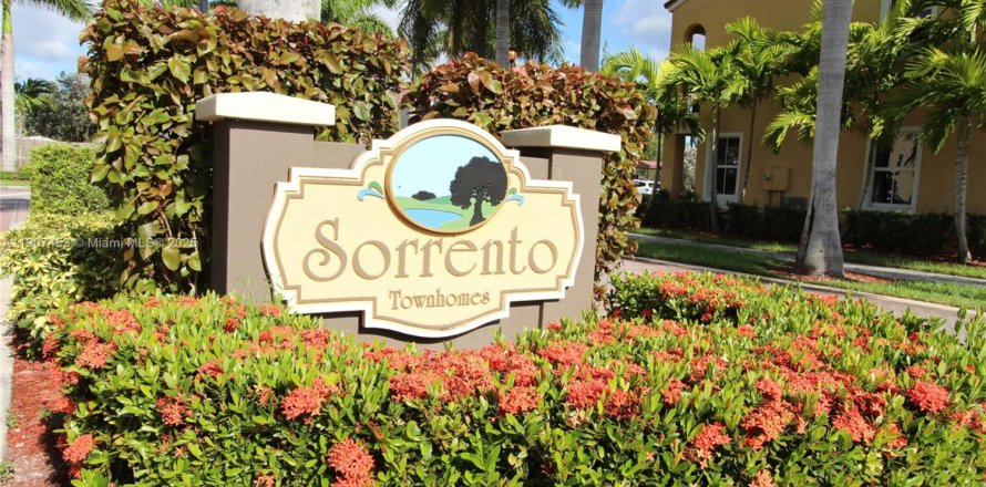 Touwnhouse à Miami, Floride 4 chambres, 198.63 m2 № 1965242