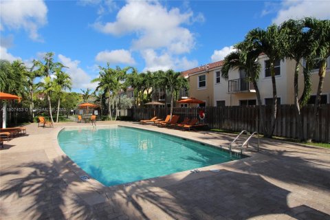 Touwnhouse à vendre à Miami, Floride: 4 chambres, 198.63 m2 № 1965242 - photo 4