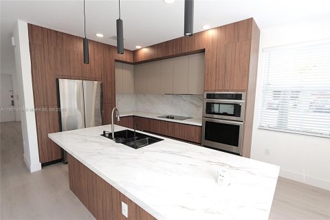 Touwnhouse à vendre à Miami, Floride: 4 chambres, 198.63 m2 № 1965242 - photo 13