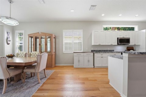 House in Sarasota, Florida 3 bedrooms, 173.26 sq.m. № 2201658 - photo 9