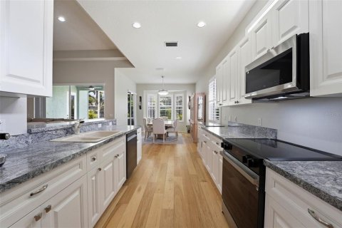 House in Sarasota, Florida 3 bedrooms, 173.26 sq.m. № 2201658 - photo 14