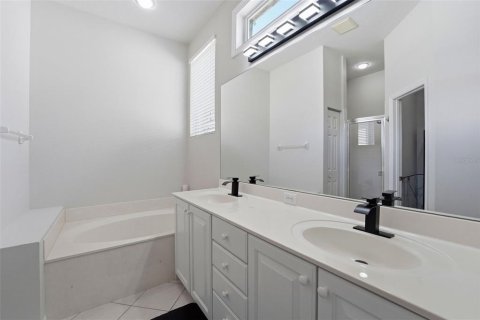 House in Sarasota, Florida 3 bedrooms, 173.26 sq.m. № 2201658 - photo 21