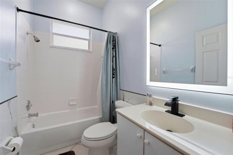House in Sarasota, Florida 3 bedrooms, 173.26 sq.m. № 2201658 - photo 27