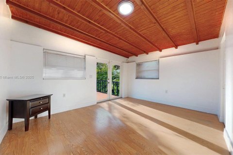 House in Miami, Florida 4 bedrooms, 221.39 sq.m. № 1888988 - photo 30
