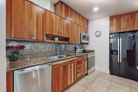 House in Miami, Florida 4 bedrooms, 221.39 sq.m. № 1888988 - photo 14