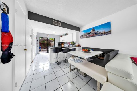 Adosado en venta en Miami, Florida, 2 dormitorios, 76.92 m2 № 2030724 - foto 14