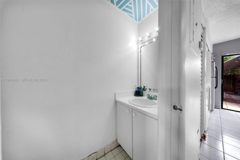 Adosado en venta en Miami, Florida, 2 dormitorios, 76.92 m2 № 2030724 - foto 5