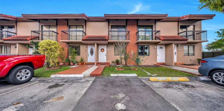 Adosado en Miami, Florida 2 dormitorios, 76.92 m2 № 2030724