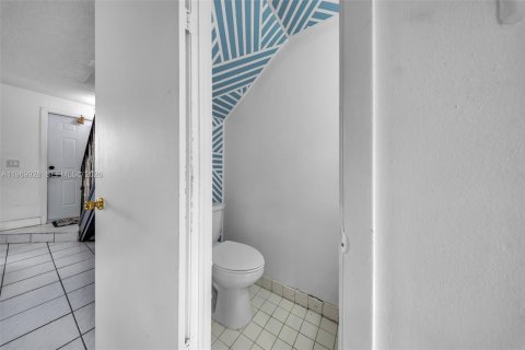 Adosado en venta en Miami, Florida, 2 dormitorios, 76.92 m2 № 2030724 - foto 6