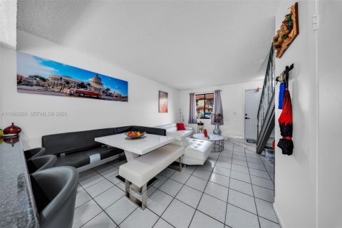Adosado en venta en Miami, Florida, 2 dormitorios, 76.92 m2 № 2030724 - foto 3
