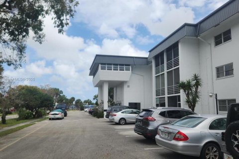 Condominio en venta en Lauderhill, Florida, 1 dormitorio, 75.44 m2 № 1979853 - foto 26