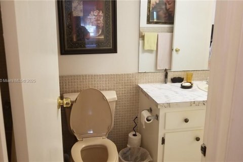 Condominio en venta en Lauderhill, Florida, 1 dormitorio, 75.44 m2 № 1979853 - foto 16