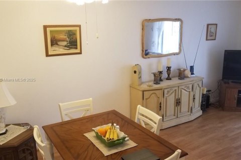 Condominio en venta en Lauderhill, Florida, 1 dormitorio, 75.44 m2 № 1979853 - foto 18